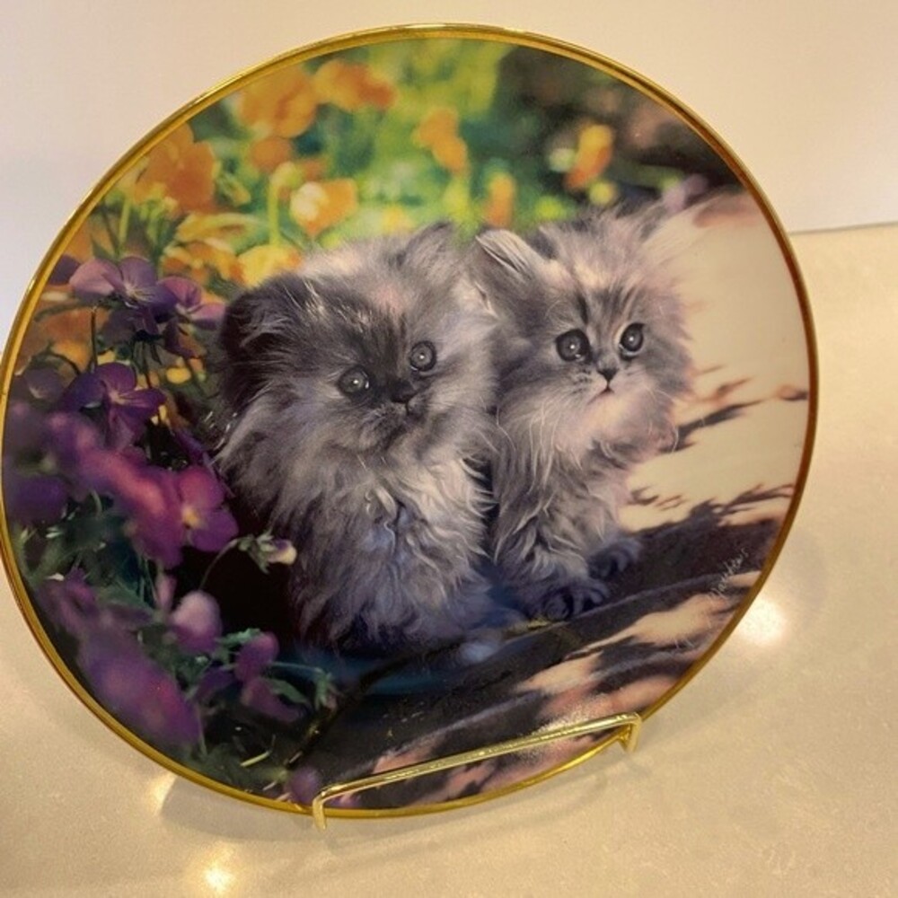 Sitting pretty by Nancy Matthews 8” Collectors Plate #F7545